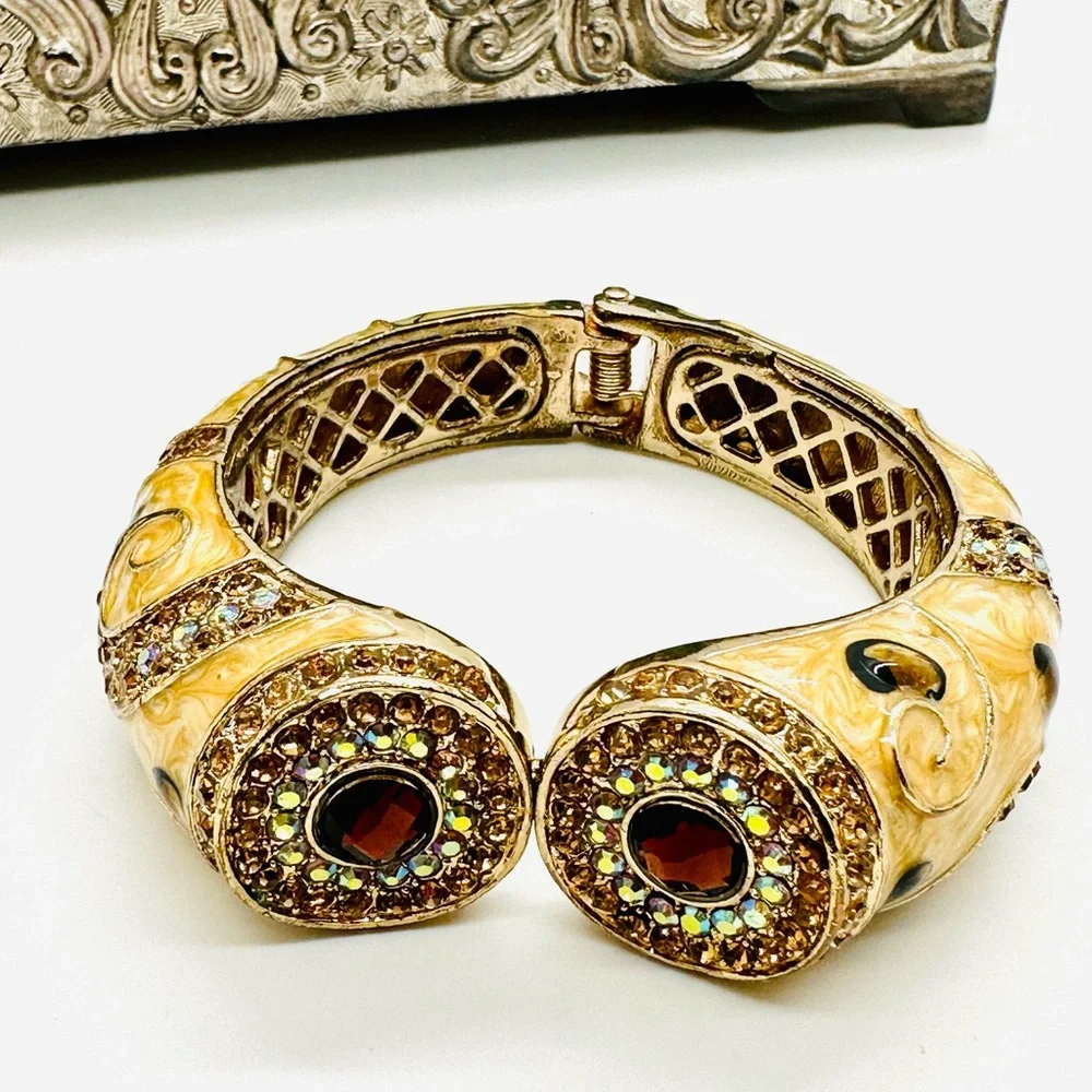🔥 Gorgeous Rhinestone Statement Bracelet - Picture 1 of 17